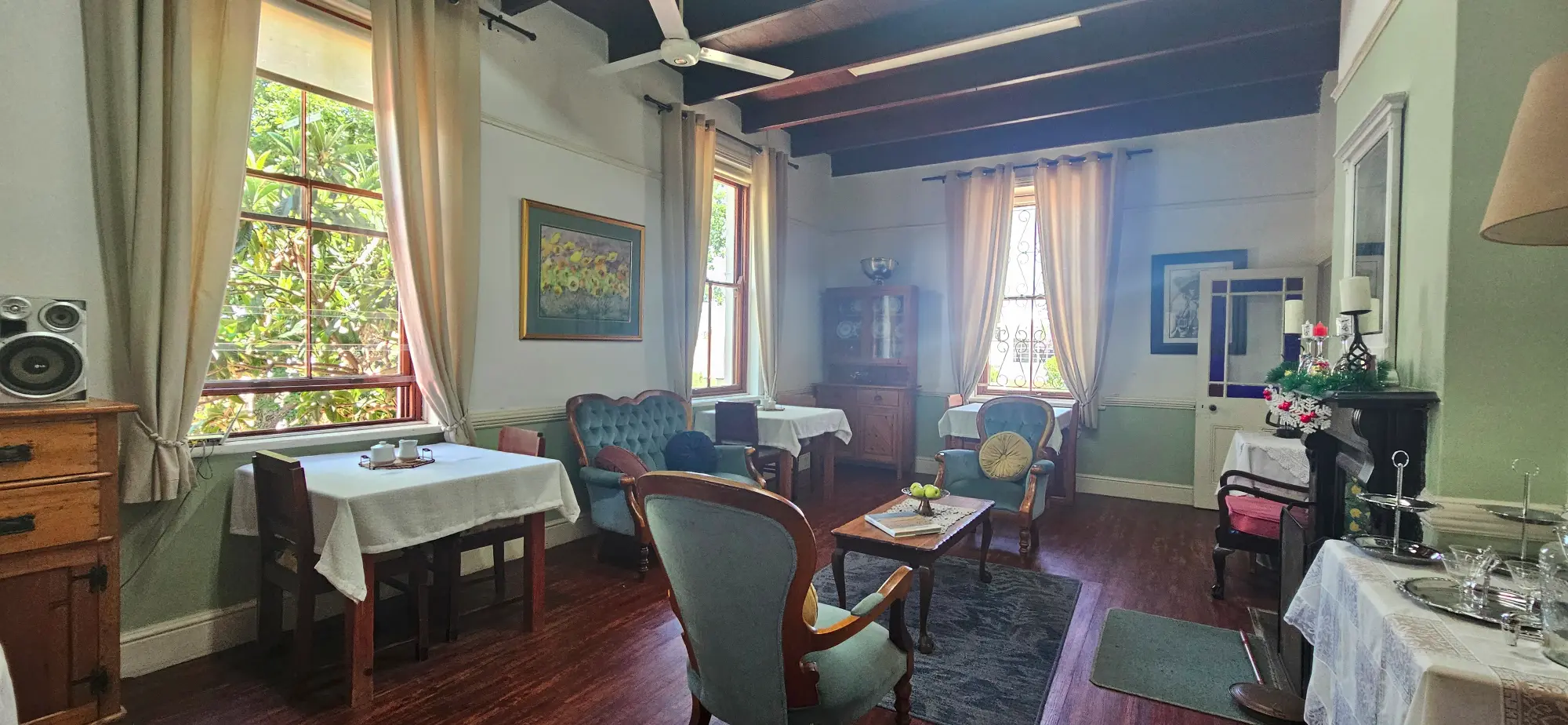 Dining area for business travellers staying at Kelkiewyn Guesthouse in Caledon